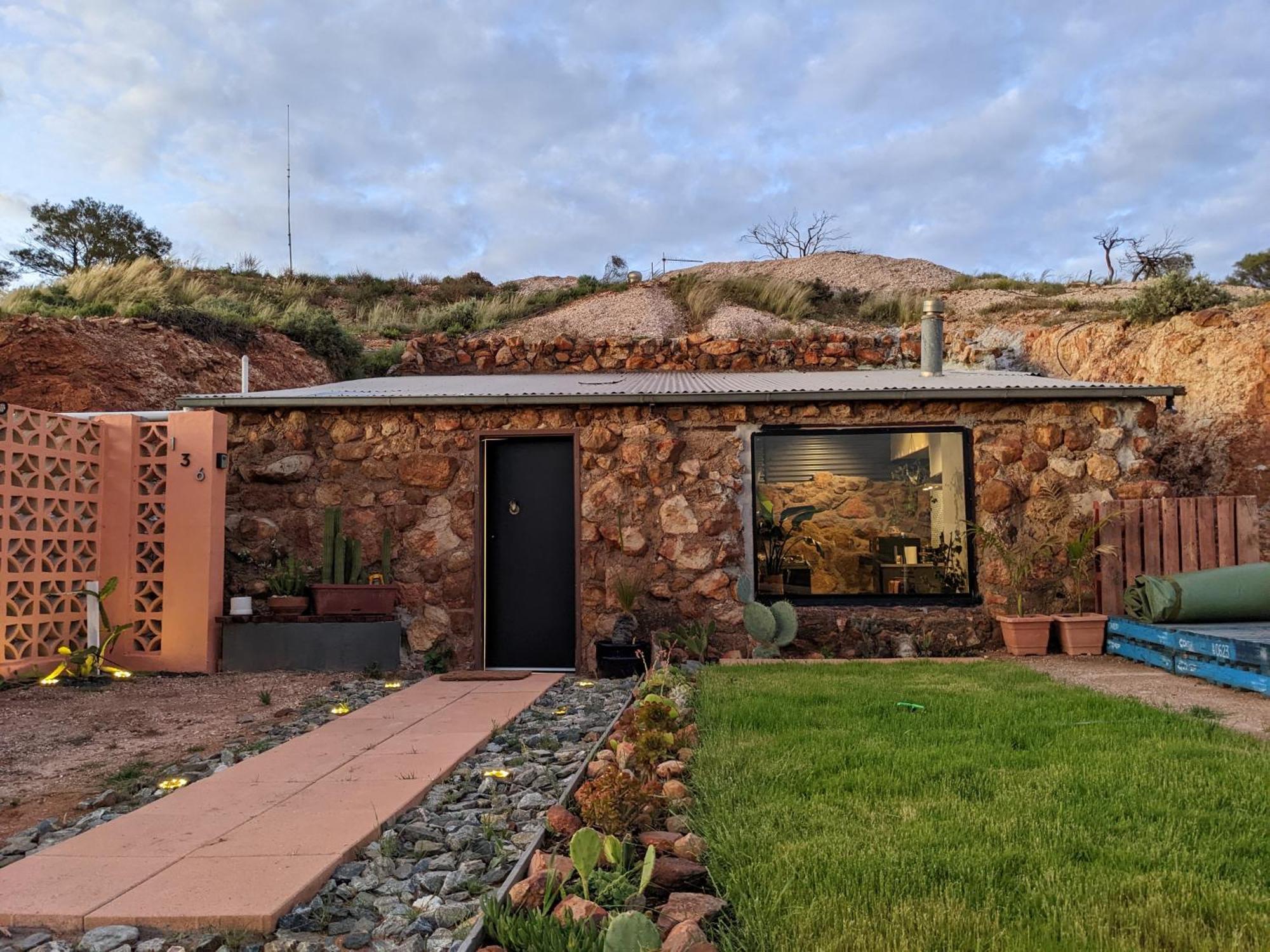 White Cliffs Accommodation -Daybreak Dugout - Unique Cave House Exterior foto